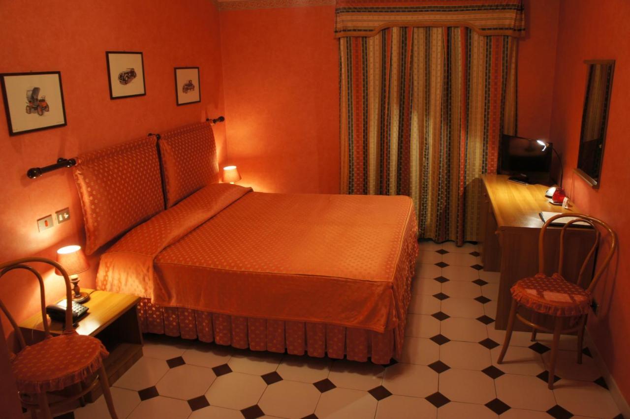 Park Hotel Villa Salzea Trofarello Exteriör bild
